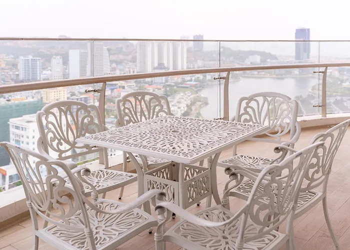 Lucky Two Bedroom Apartment *