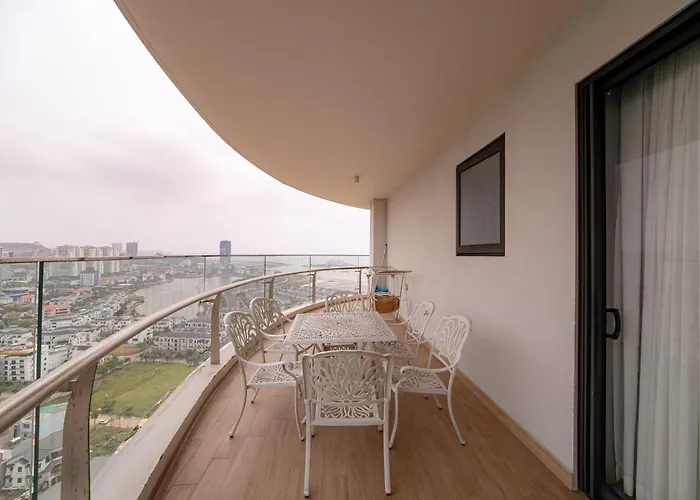 Lucky Two Bedroom *